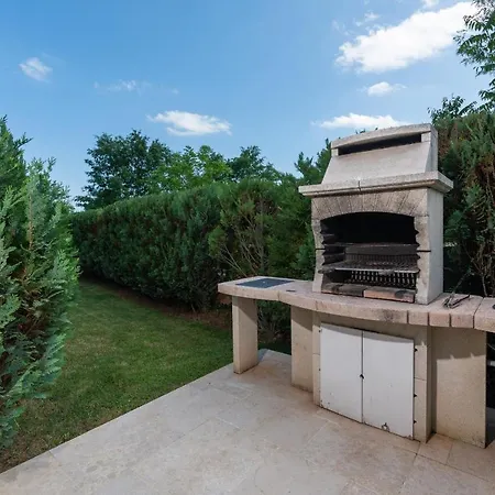 וילה Luxury Kate With Pool In Žminj