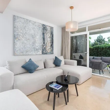 Luxury Kate With Pool In *