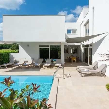 Luxury Kate With Pool In * Žminj