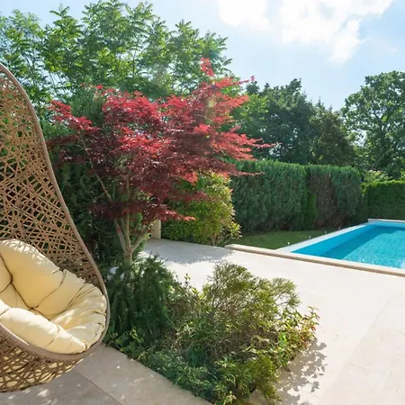 Luxury Kate With Pool In * Žminj