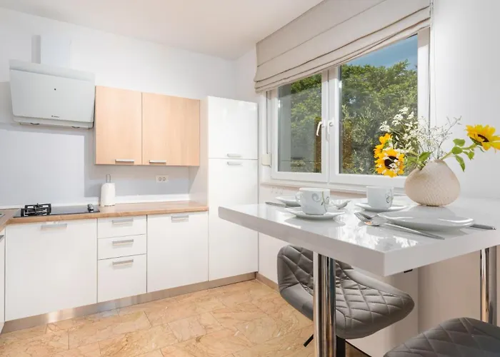 Luxury Kate With Pool In