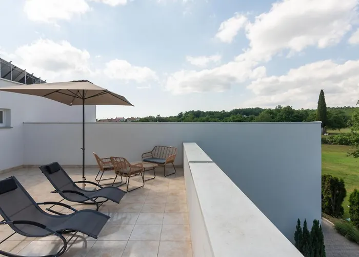 Villa Luxury Kate With Pool In *