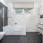 Villa Luxury Kate With Pool In
