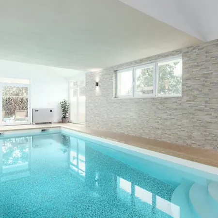 Luxury Kate With Pool In *