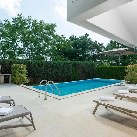 Luxury Kate With Pool In 빌라