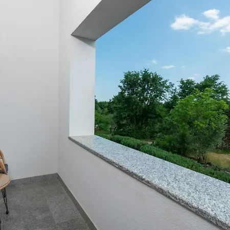 Villa Luxury Kate With Pool In